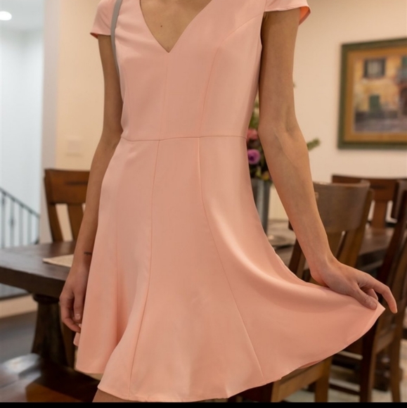 V-neck spring dress - Picture 7 of 8